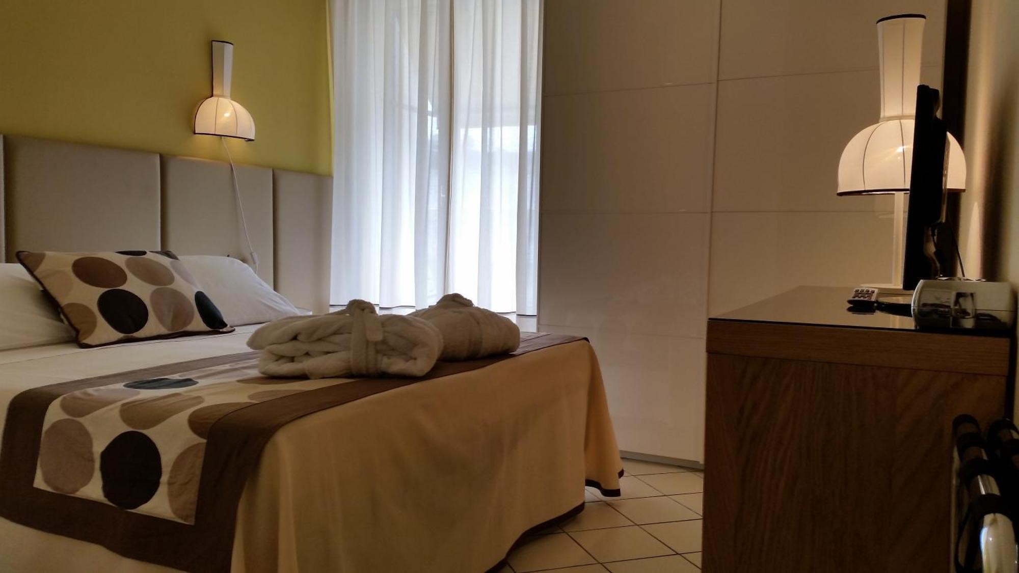 Hotel Trionfal Milano Marittima Exterior photo